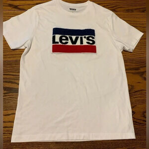 Levi’s white T-shirt with chenille LEVI’S patch